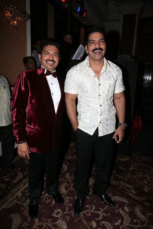 शिवा के सैलून में बॉलीवुड, दिखे गजब के हेयरस्टाइल