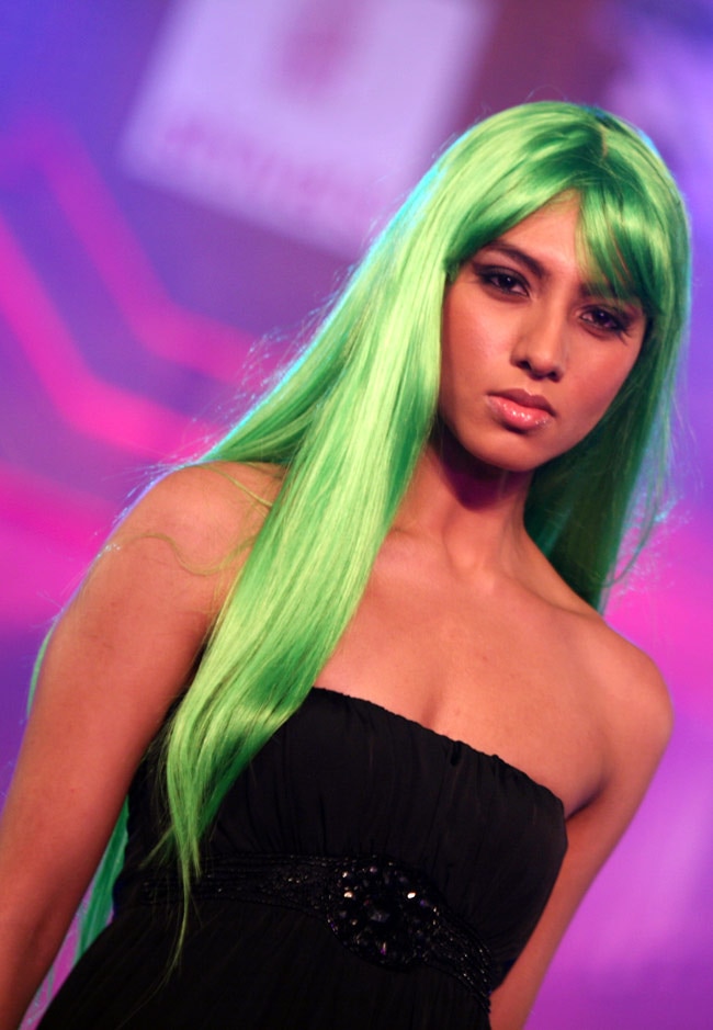 शिवा के सैलून में बॉलीवुड, दिखे गजब के हेयरस्टाइल