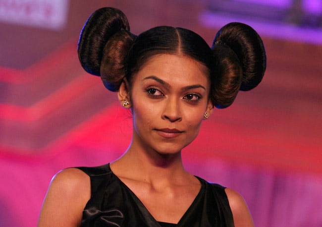 शिवा के सैलून में बॉलीवुड, दिखे गजब के हेयरस्टाइल