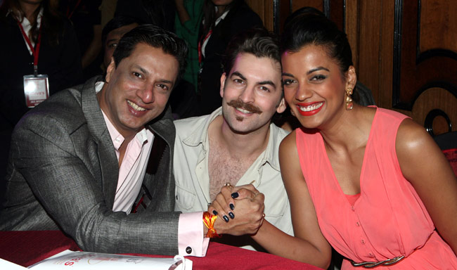 शिवा के सैलून में बॉलीवुड, दिखे गजब के हेयरस्टाइल