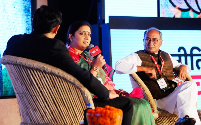 स्मृति ईरानी और दिग्विजय सिंह के बीच सियासी 'टकरार'