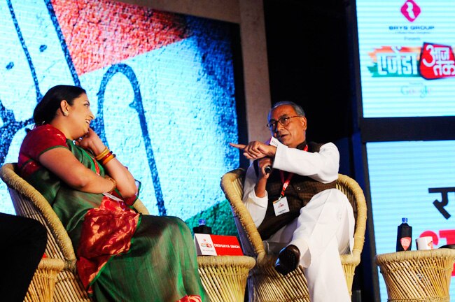 स्मृति ईरानी और दिग्विजय सिंह के बीच सियासी 'टकरार'