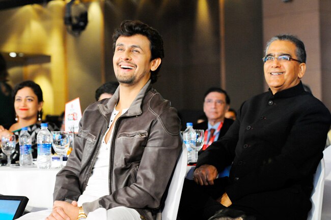 सोनू निगम बोले, 'कलाकार सिर्फ परिश्रम करें, फैन तो हैं मायाजाल'