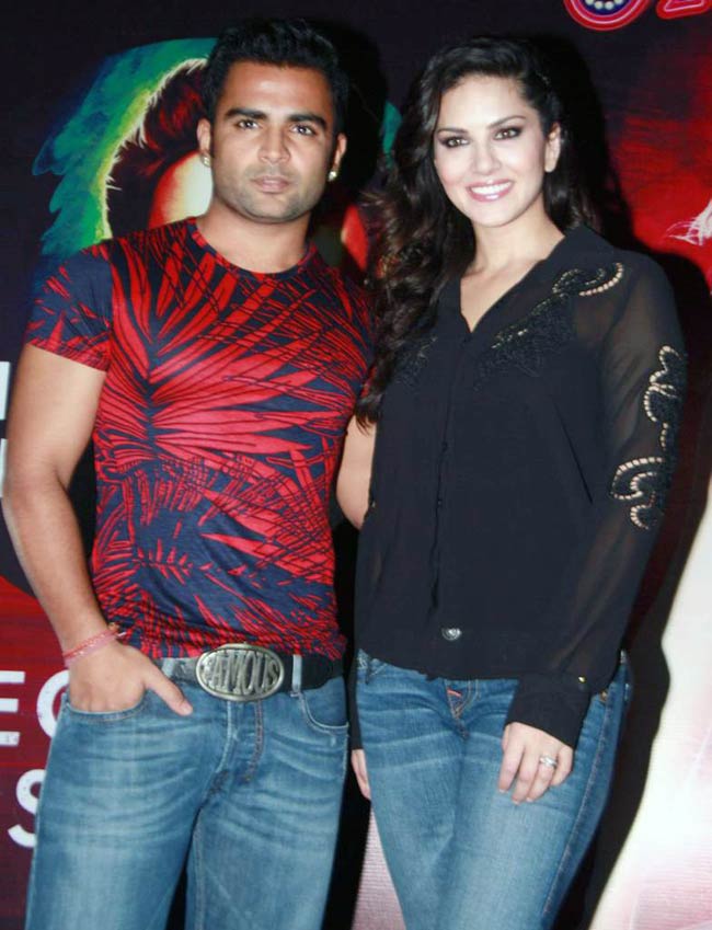 जैकपॉट के प्रमोशन में सनी लियोन का जलवा