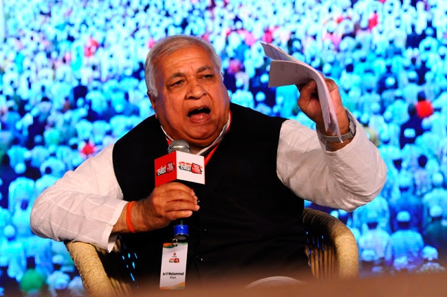 राजनेताओं ने इस मंच को भी बना डाला मजहब की राजनीति का अखाड़ा