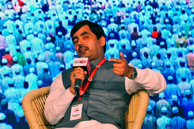 राजनेताओं ने इस मंच को भी बना डाला मजहब की राजनीति का अखाड़ा