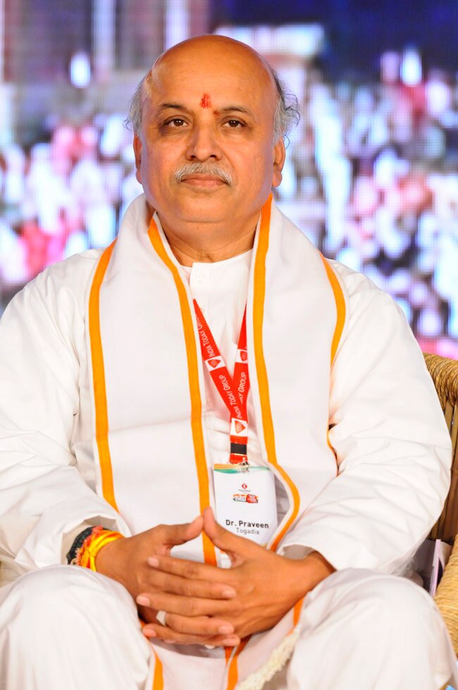 राजनेताओं ने इस मंच को भी बना डाला मजहब की राजनीति का अखाड़ा