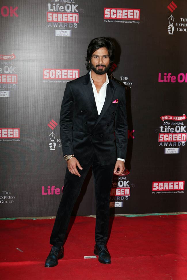 स्क्रीन अवॉर्ड्स 2014: 'रेड कार्पेट' पर ऐसे पहुंचे बॉलीवुड सितारे...