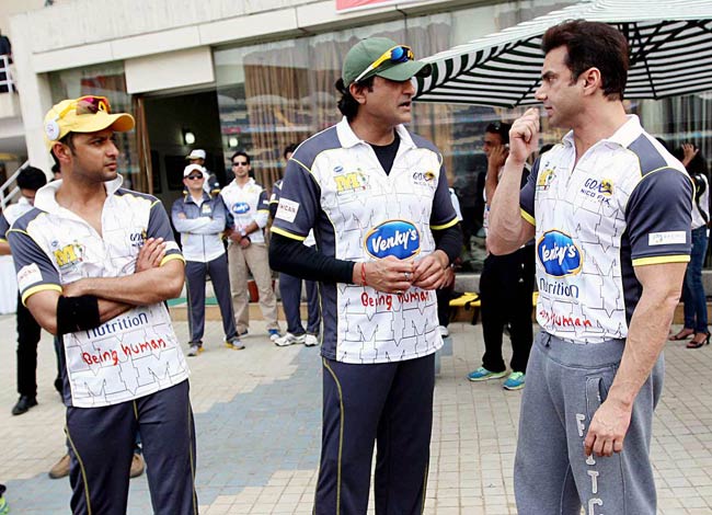 CCL यानी क्रिकेट की पिच पर सितारों का धमाल