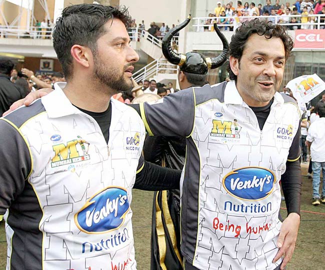 CCL यानी क्रिकेट की पिच पर सितारों का धमाल