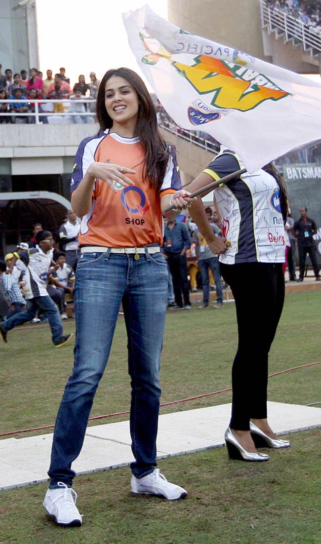 CCL यानी क्रिकेट की पिच पर सितारों का धमाल