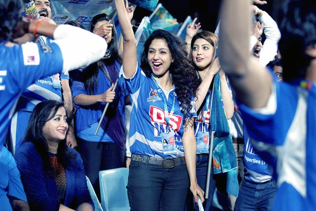 CCL यानी क्रिकेट की पिच पर सितारों का धमाल