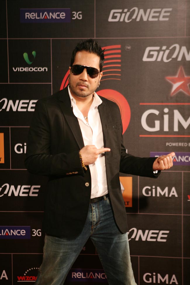 ...जब GiMA अवार्ड में पहुंची सोनाक्षी, सनी और सोफी