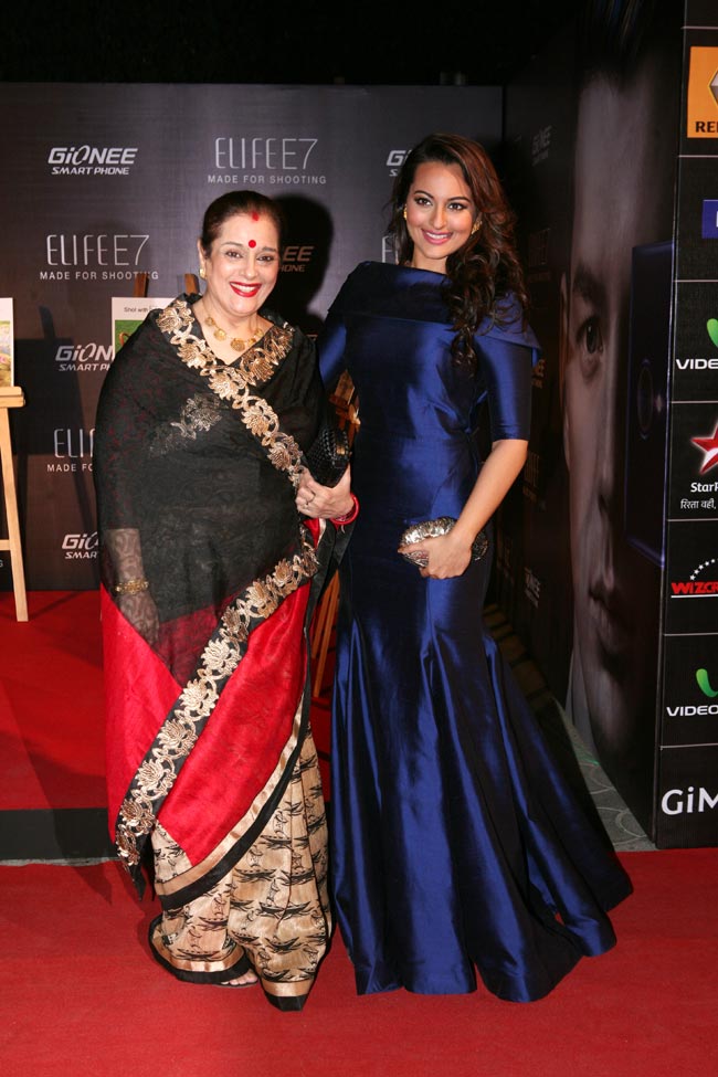 ...जब GiMA अवार्ड में पहुंची सोनाक्षी, सनी और सोफी