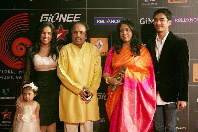 ...जब GiMA अवार्ड में पहुंची सोनाक्षी, सनी और सोफी