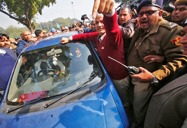 तस्‍वीरों में केजरीवाल सरकार के एक महीने का सफर...