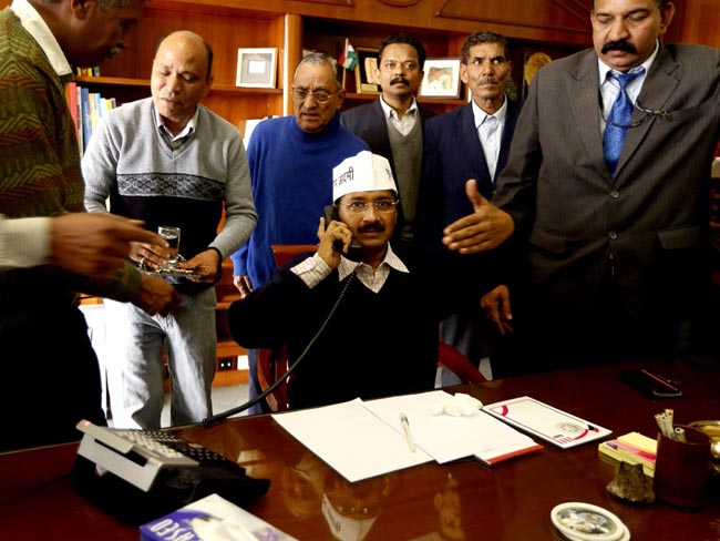 तस्‍वीरों में केजरीवाल सरकार के एक महीने का सफर...