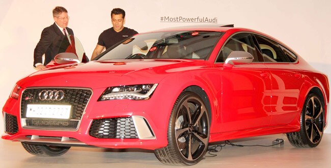 सलमान खान ने लॉन्‍च की Audi RS 7 Sportback