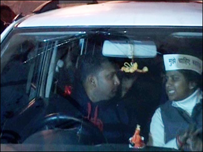 तस्‍वीरों में केजरीवाल सरकार के एक महीने का सफर...