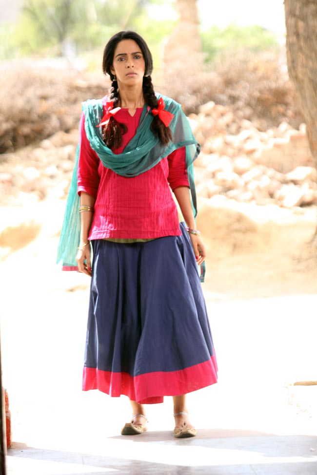 कॉन्ट्रोवर्सी में फंसी मल्लिका शेरावत की 'डर्टी पॉलिटिक्‍स'