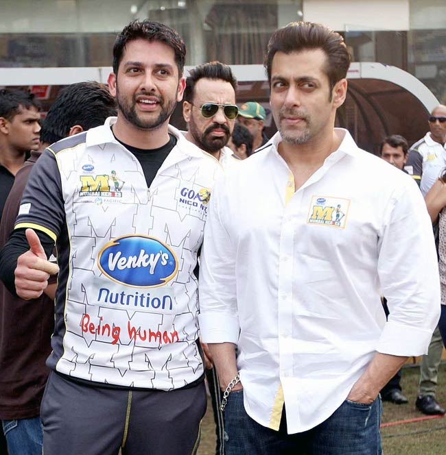 CCL यानी क्रिकेट की पिच पर सितारों का धमाल