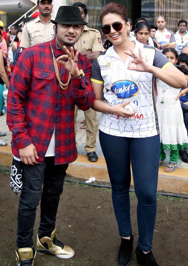 CCL यानी क्रिकेट की पिच पर सितारों का धमाल