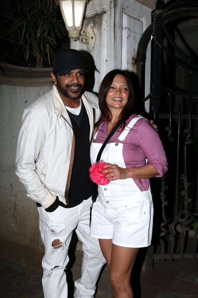 बिपाशा ने दोस्‍तों के साथ मनाया बर्थडे का जश्‍न