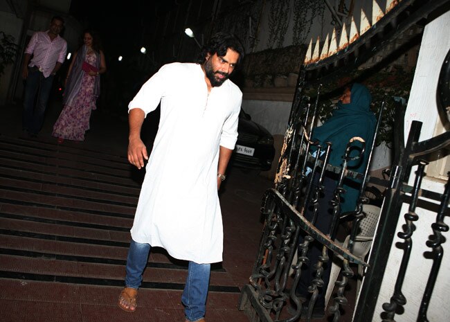 बिपाशा ने दोस्‍तों के साथ मनाया बर्थडे का जश्‍न