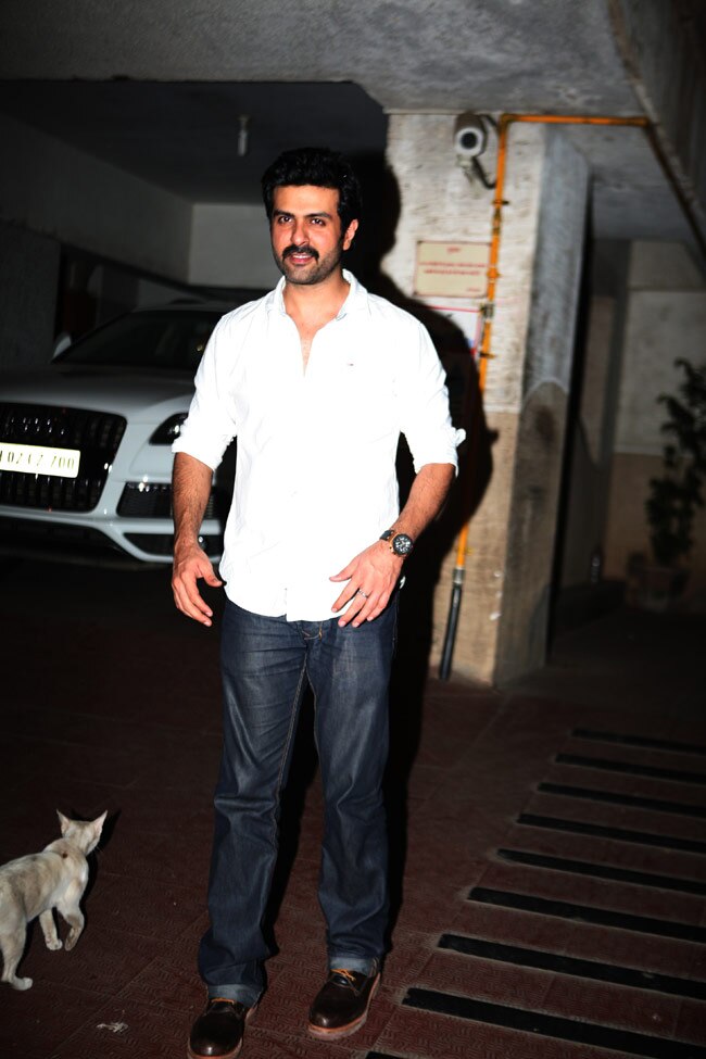 बिपाशा ने दोस्‍तों के साथ मनाया बर्थडे का जश्‍न