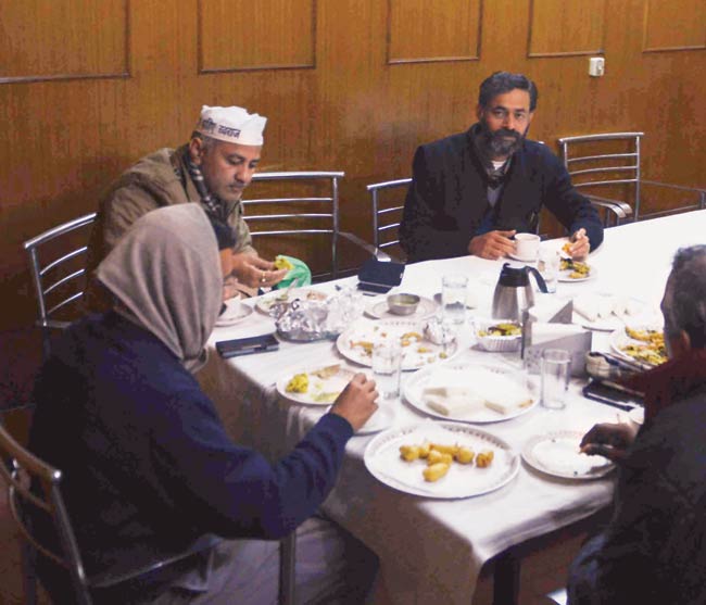 ...जब केजरीवाल के धरने में बेतहाशा बरसीं दिल्ली पुलिस की लाठियां