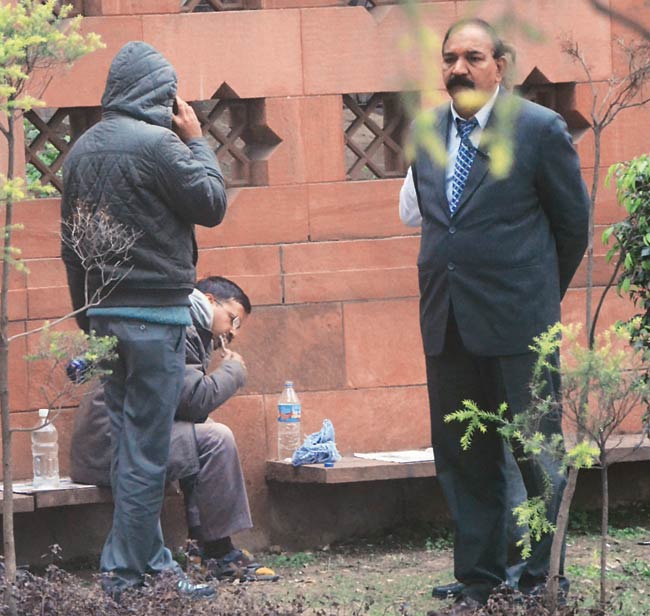 ...जब केजरीवाल के धरने में बेतहाशा बरसीं दिल्ली पुलिस की लाठियां