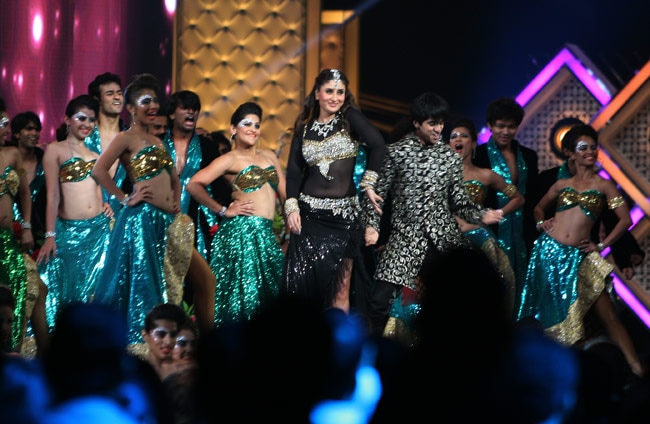 एक बार फिर गले मिले सलमान और शाहरुख