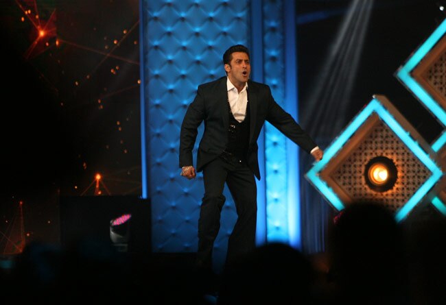 एक बार फिर गले मिले सलमान और शाहरुख