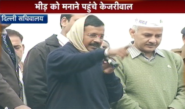 भारी भीड़ से फ्लॉप हुआ केजरीवाल का जनता दरबार
