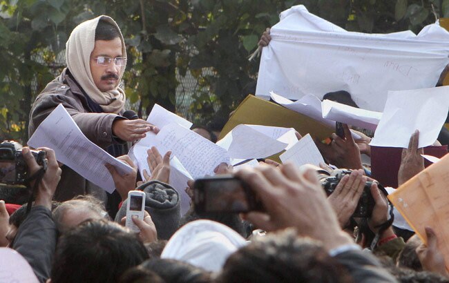 भारी भीड़ से फ्लॉप हुआ केजरीवाल का जनता दरबार