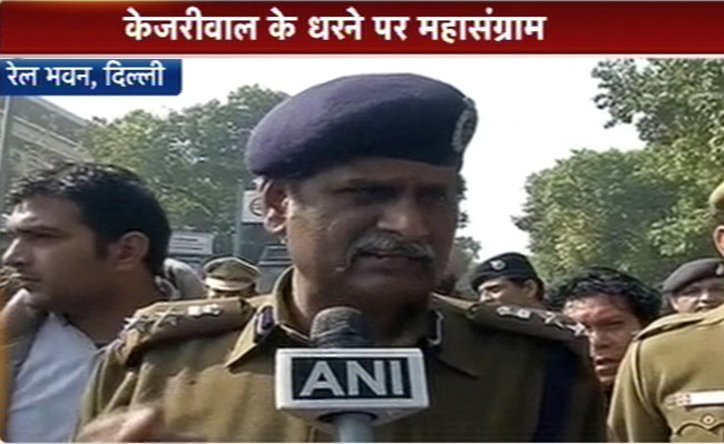 तस्‍वीरों में देखें केजरीवाल की धरना पॉलिटिक्‍स