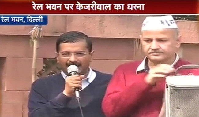 तस्‍वीरों में देखें केजरीवाल की धरना पॉलिटिक्‍स