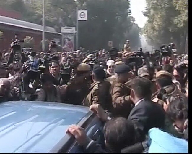 तस्‍वीरों में देखें केजरीवाल की धरना पॉलिटिक्‍स