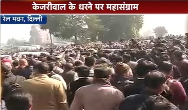 तस्‍वीरों में देखें केजरीवाल की धरना पॉलिटिक्‍स