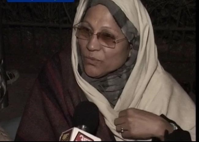 तस्‍वीरों में देखें कैसे सड़क पर गुजरी केजरीवाल की रात