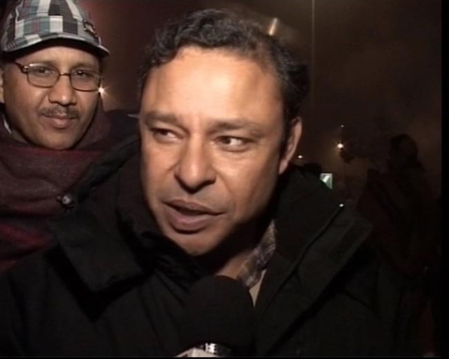 तस्‍वीरों में देखें कैसे सड़क पर गुजरी केजरीवाल की रात