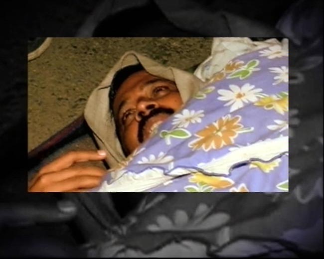 तस्‍वीरों में देखें कैसे सड़क पर गुजरी केजरीवाल की रात