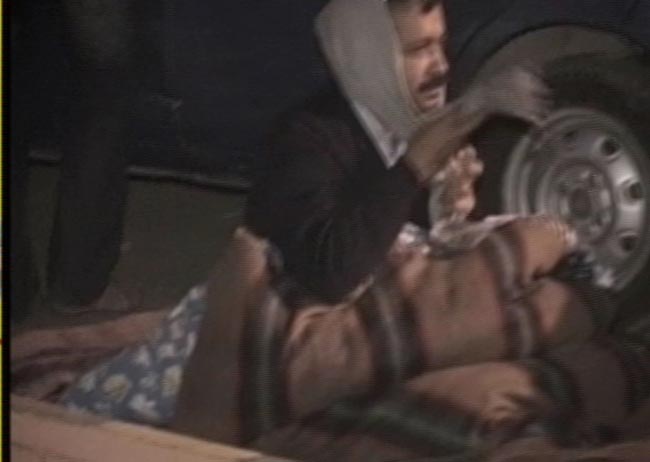 तस्‍वीरों में देखें कैसे सड़क पर गुजरी केजरीवाल की रात