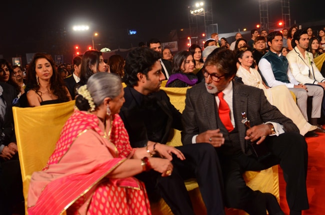 ...जब जया और अमिताभ ने किया लिप-किस