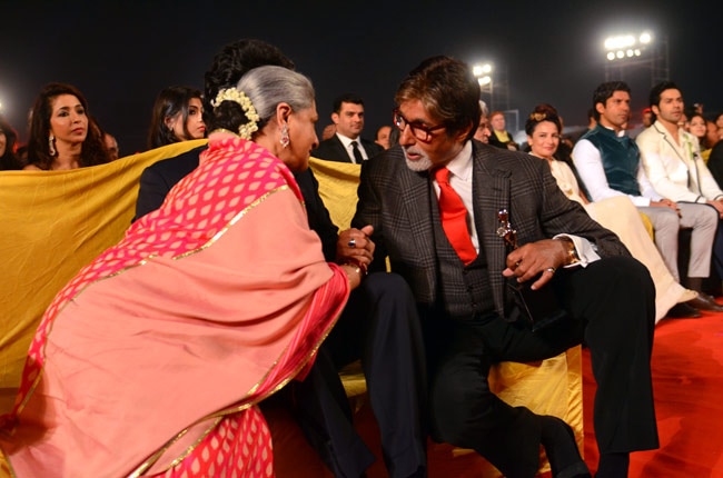 ...जब जया और अमिताभ ने किया लिप-किस