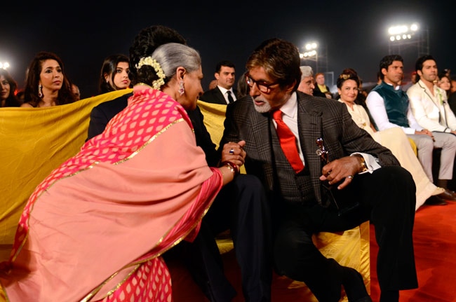 ...जब जया और अमिताभ ने किया लिप-किस