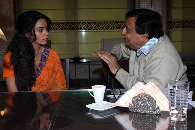 कॉन्ट्रोवर्सी में फंसी मल्लिका शेरावत की 'डर्टी पॉलिटिक्‍स'