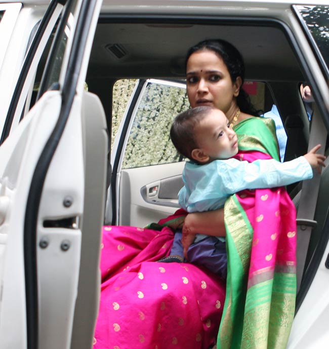 देखें, समीरा रेड्डी की संगीत, शादी और रिसेप्‍शन का पूरा एलबम