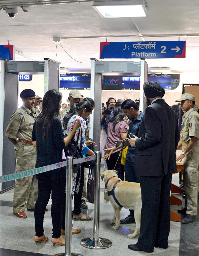 मुंबईवालों को मिली एक और 'लाइफलाइन', देखें मोनोरेल की तस्वीरें