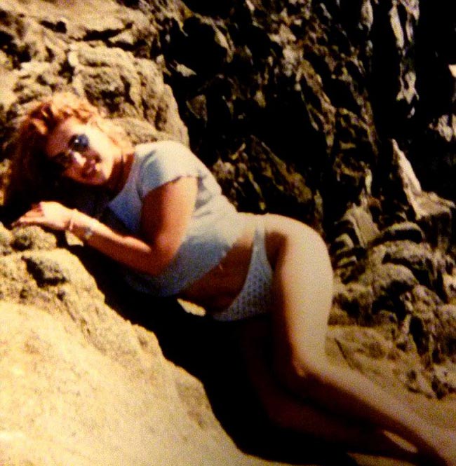 अमेरिका की पार्टी गर्ल भारत में धो रही है बर्तन